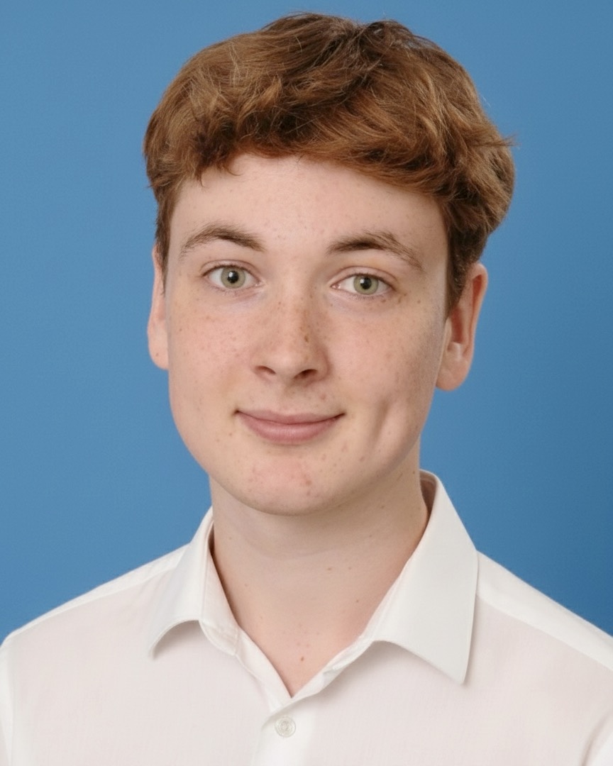 Tomme geeft een deelnemer aanvullende uitleg